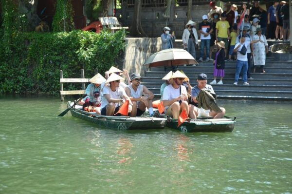 HA NOI: HOA LU - TRANG AN - MUA CAVE DAY TRIP BY LIMOUSINE - Transportation Details