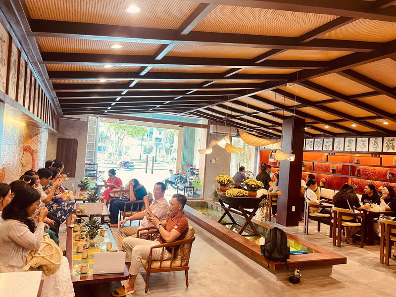 Ha Spa & Massage Experience in District 1 Ho Chi Minh - The visit starts with slippers, a locker and a foot soak