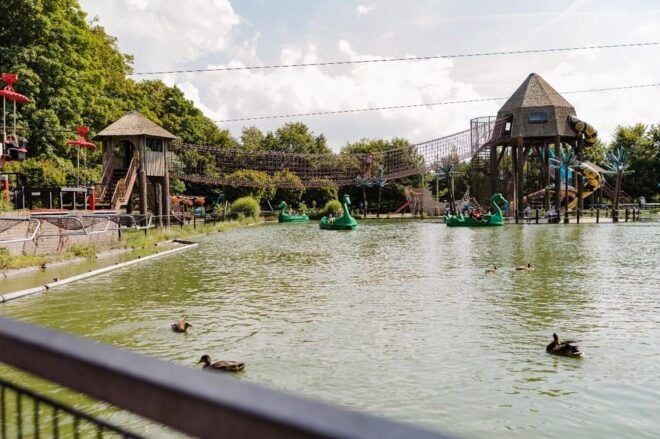 Haarlem: Linnaeushof Theme Park Entry Ticket - Accessibility and Location