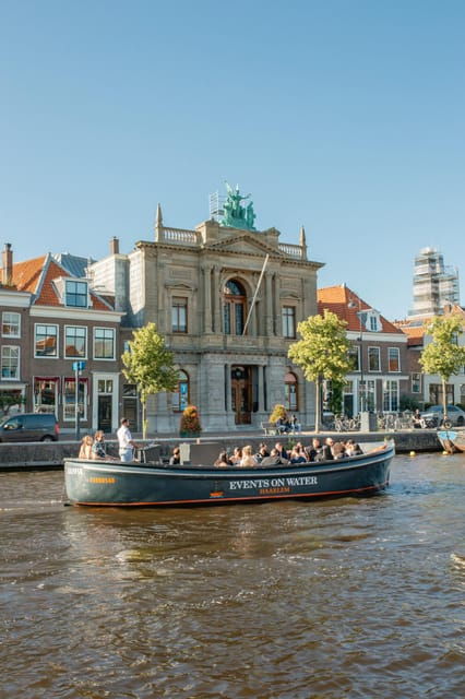 Haarlem: Sightseeing Boat Tour with Snacks and Drinks - Good To Know