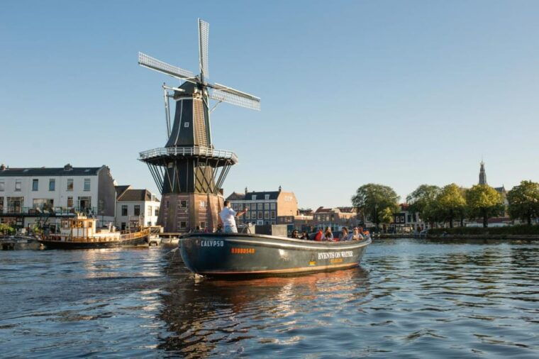 Haarlem: Sightseeing Boat Tour with Snacks and Drinks - What to Expect Onboard