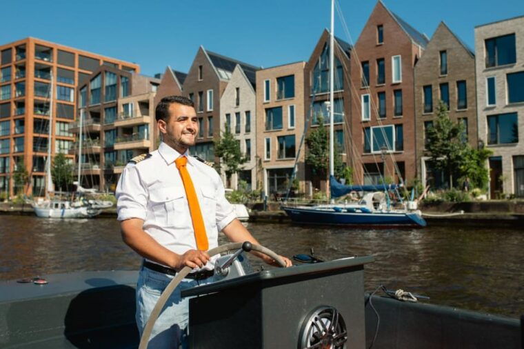 Haarlem: Sightseeing Boat Tour with Snacks and Drinks - Is This Tour for You?