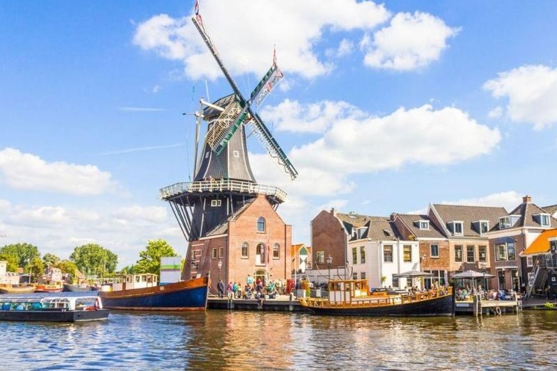 Haarlem Sightseeing Canal Cruise Tour - Three sights to watch for from the boat