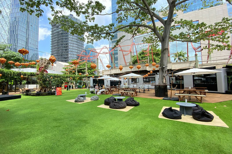 Habitat Park SCBD in Jakarta - Animal park and feeding: the most hands-on option