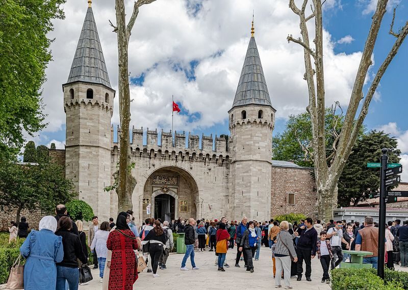 Hagia Sophia & Topkapi Palace & Basilica Cistern Combo Tickets - Basilica Cistern: a separate host meeting