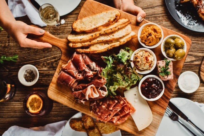 Hahndorf & Barossa Valley Tour (Including Lunch & Wineries) - Lunch with local produce