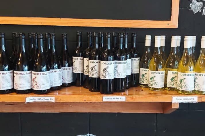 Hahndorf & Barossa Valley Tour (Including Lunch & Wineries) - What the guide and transport add