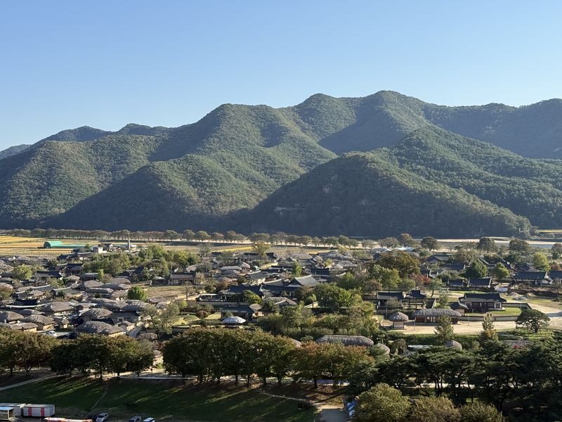 Hahoe Folk Village & Dosan Seowon Full-Day Cultural Tour - Wolyeonggyo Bridge and Andong Lake