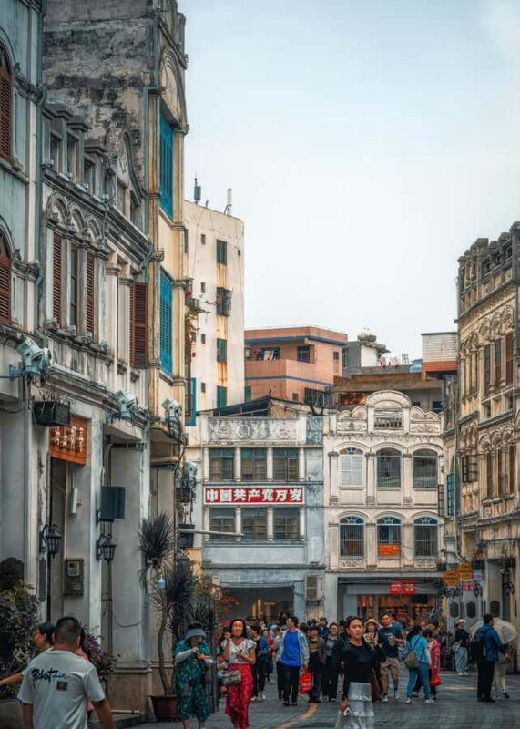 Haikou: 3H Dad Tea Themed Bus & Qilou Old Street Guided Walk - Who would love this tour?