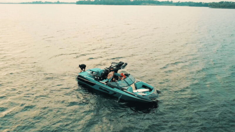 Haikou: Beginner Wake Surfing Experience at Enzuo Surf Club - Equipment and Facilities