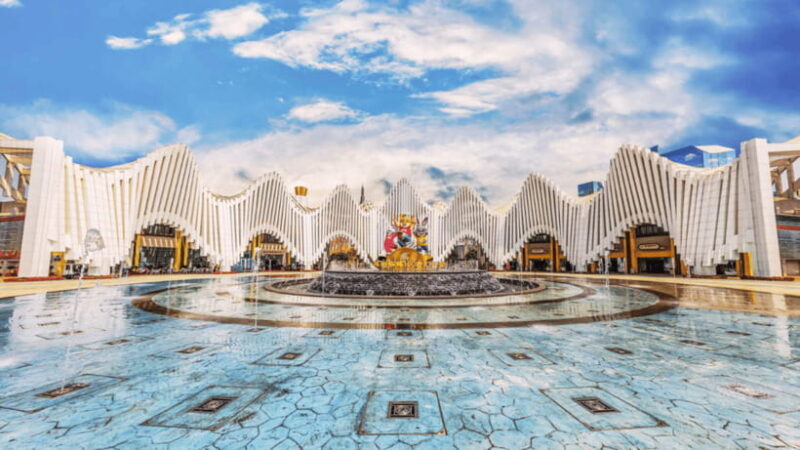 Haikou: Changying Universal 100 Fantasy Paradise - Thematic Zones and Cultural Appeal