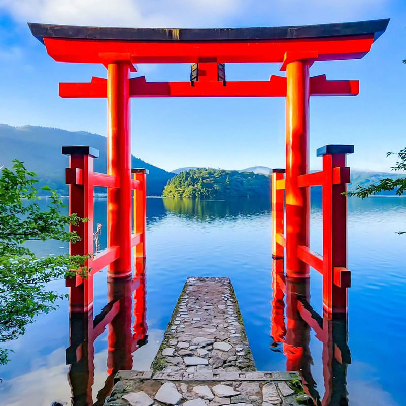Hakone & Atami Fireworks Day Trip: Mt. Fuji Hakone Shrine & Floating Torii Gate & Lake Ashi Lakeside Stroll & Atami Sun Beach & Atami Fireworks Festival (From Tokyo) - Fireworks over the bay: shore or boat