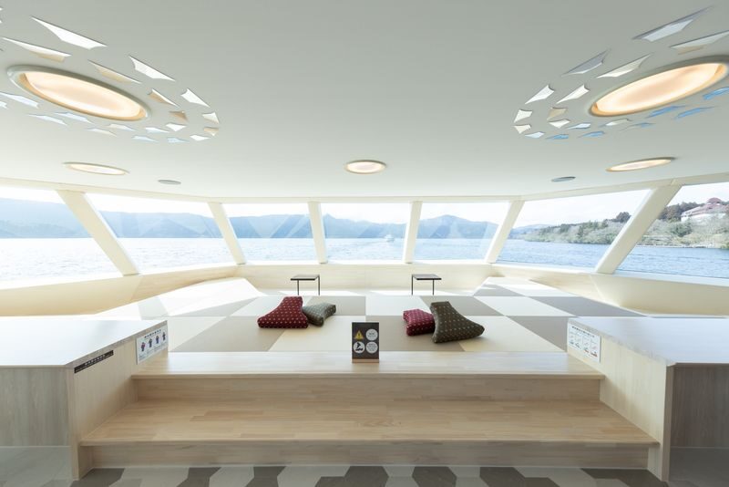 Hakone Lake Ashinoko pleasure boat round trip ticket (Hakone) - Comfort, space, and the mood on board