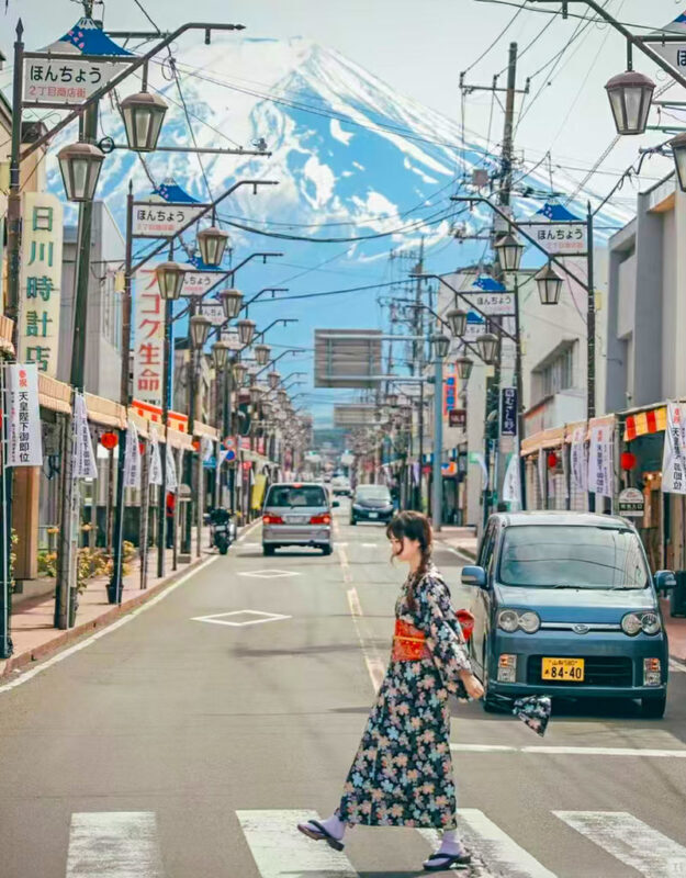 Hakone & Mount Fuji Area Day Trip: Owakudani Ropeway & Hakone Shrine & Nichikawa Clock Shop & Arakurayama Sengen Park, Departing from Tokyo - Lunch is flexible, but not included