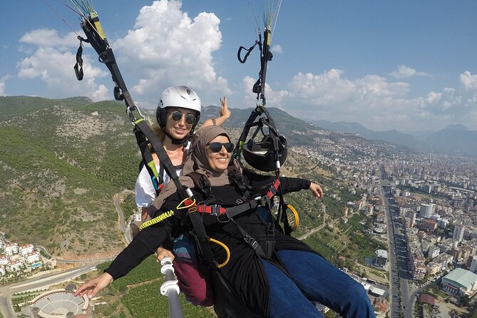 Halal Tandem Paragliding With Licensed Woman Pilot in Alanya - All-Inclusive Package for a Hassle-Free Experience