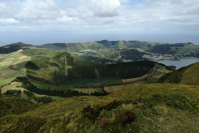 Half-Day 4x4 Tour to Lagoa Das Sete Cidades - Common Questions