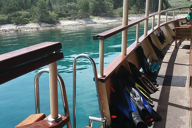 Half Day All Inclusive Cruise to Islands Brac and Solta - All Inclusive Package