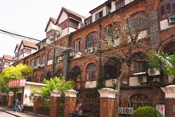 Half-Day Architectural Private Walking Tour With Authentic Food - Tour Highlights