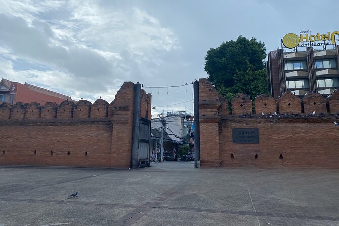 Half Day Chiang Mai City and Cultural by Tuktuk, Samlor & Red Car (Private Tour) - Booking and Location Details