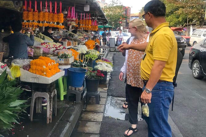 Half Day Chiang Mai City and Cultural by Tuktuk, Samlor & Red Car (Private Tour) - Getting Help and Inquiries