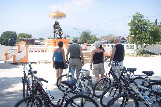 Half-Day Colors of Chiang Mai Biking Tour - Tour Itinerary and Activities