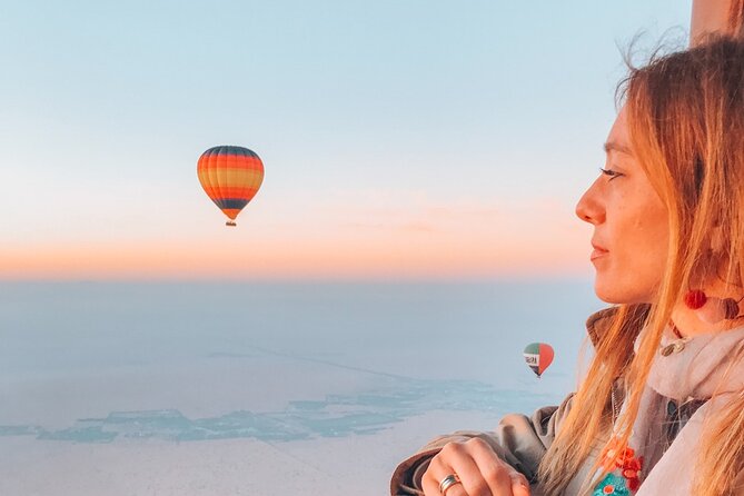 Half Day Dubai Desert By Hot Air Balloon - Photography and Falcon Show (Deluxe Flight)