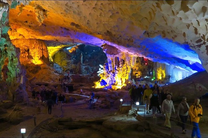 Half Day Explore Halong Bay With Lunch, Sung Sot Cave, Titop Island and Kayaking - Lunch and Dining Experience