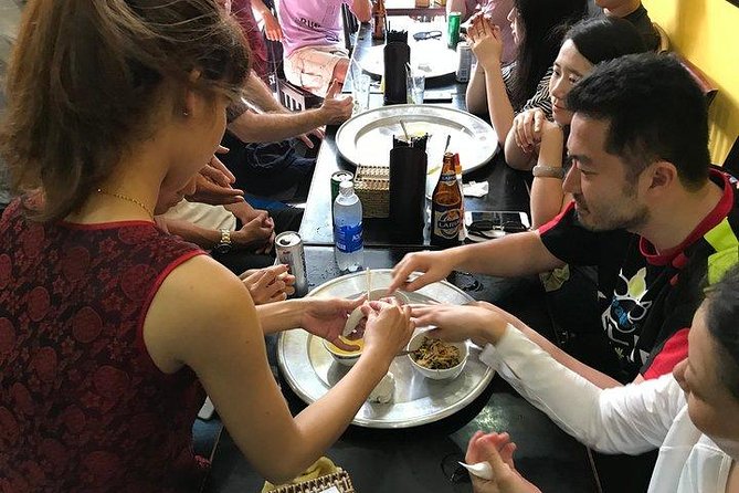 Half-day FOODIE TOUR BY BICYCLE & VISIT TRA QUE VEGETABLE VILLAGE - Common Questions