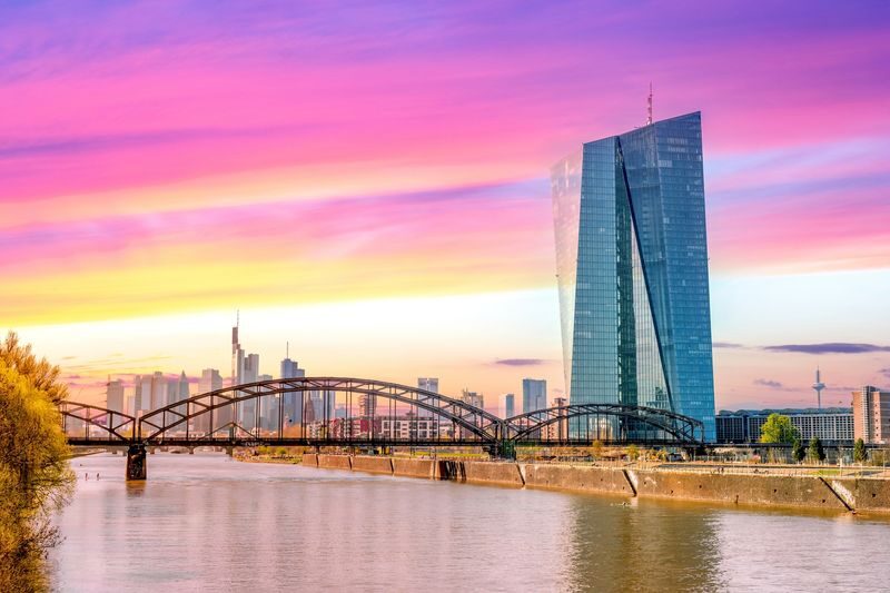 Half-Day Frankfurt Private Sightseeing Tour - Four hours to connect old Frankfurt with new