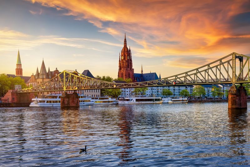 Half-Day Frankfurt Private Sightseeing Tour - Römerberg and the cathedral: the historic center in one stop