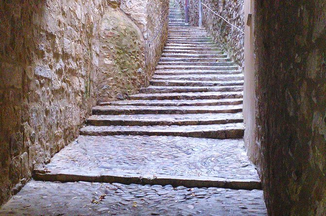 Half-Day Game of Thrones Walking Tour in Girona With a Guide - Learning the Real History of Girona