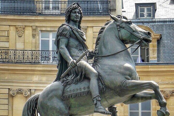 Half Day Guided Walking Tour in Paris - Tour Highlights