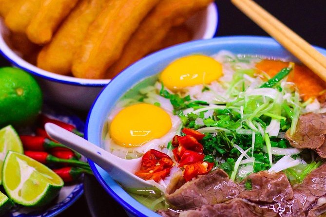 Half Day Hanoi Premium Food Tour With Train Street Visit - Food Tasting Experience