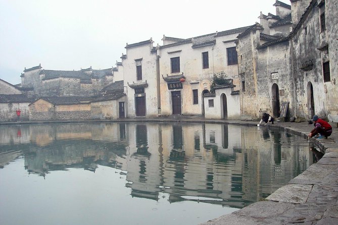 Half Day Huangshan to Hongcun Village Group Tour-No Shopping - Dress Code