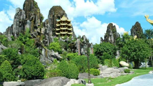 Half Day Lady Buddha, Marble Mountains, and Am Phu Cave Tour - Exploring Marble Mountains