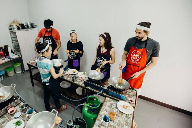 Half Day Morning Cooking Class With Yummy Tasty Thai Cooking School - Maximum Number of Travelers Allowed