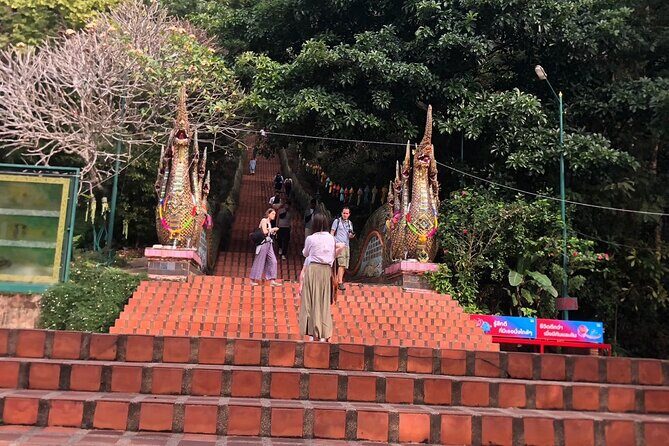 Half Day Morning Wat Pha Lat & Wat Phra That Doi Suthep Tour - Exploring Chiang Mai’s Sacred Temples in Half a Day