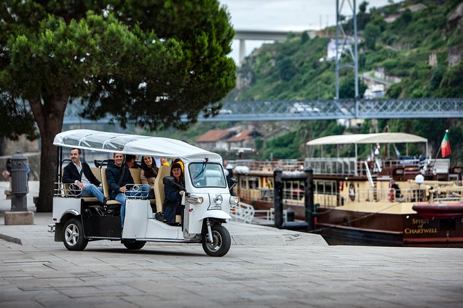 Half Day Private Tour of Historic Porto and Afurada Beach Village on a Tuk Tuk - Meeting and Pickup Details