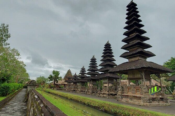 Half-Day Private Tour to Tanah Lot and Bali Royal Temple - Seamless Pickup and Private Guide