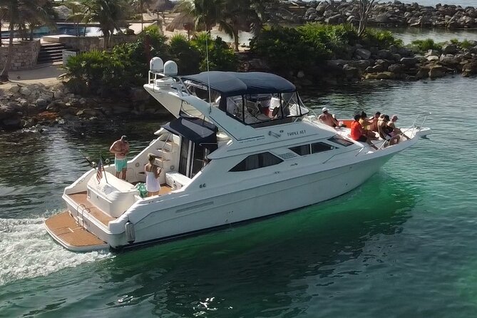 Half-Day Private Yacht Charter From Puerto Aventuras  - Playa Del Carmen - Food and Beverage Options