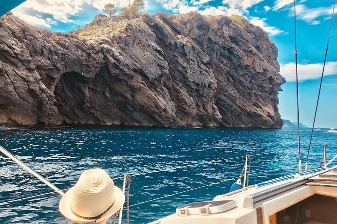 Half Day Sailing Excursion Along the Coast With Sunset - Refreshments Included for a Leisurely Sailing Experience