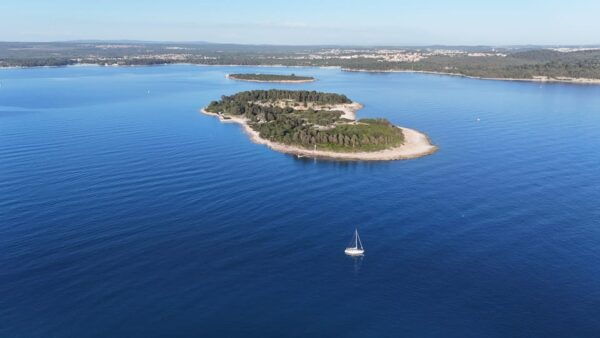 Half Day Sailing Experience In Pula - Nearby Attractions and Dining Options