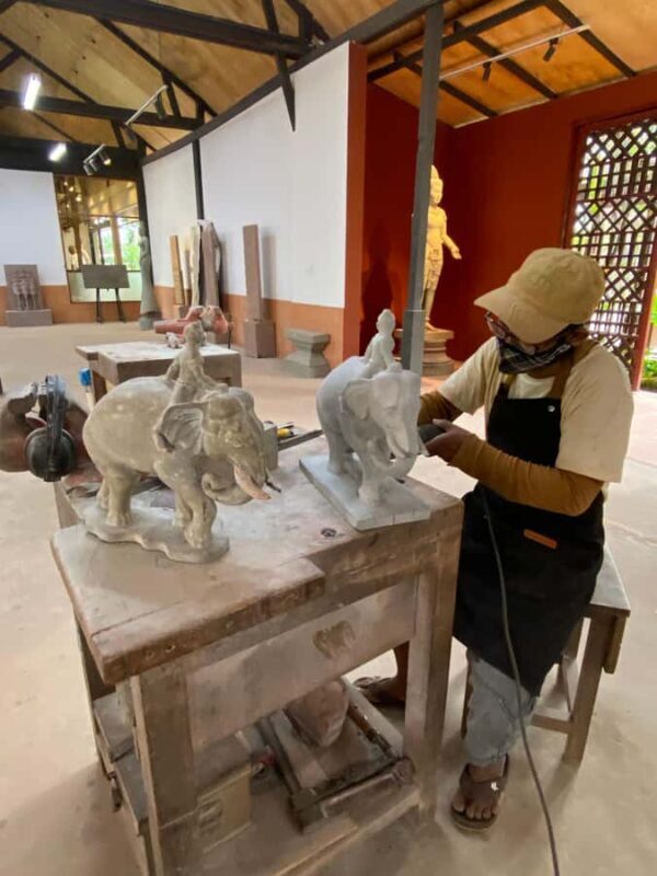 Half-day: Silk Farm, Senteurs Angkor & Satcha Craftsmanships - The Authenticity and Learning Curve