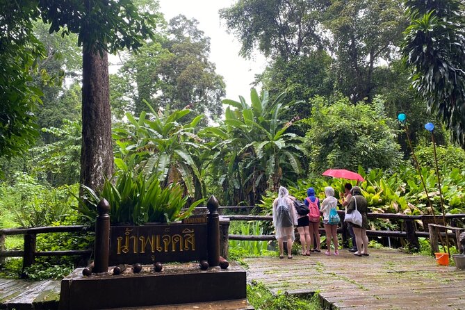 Half Day Sticky Waterfall (Bua Thong Waterfall) and Local Market - Exploring the Local Market