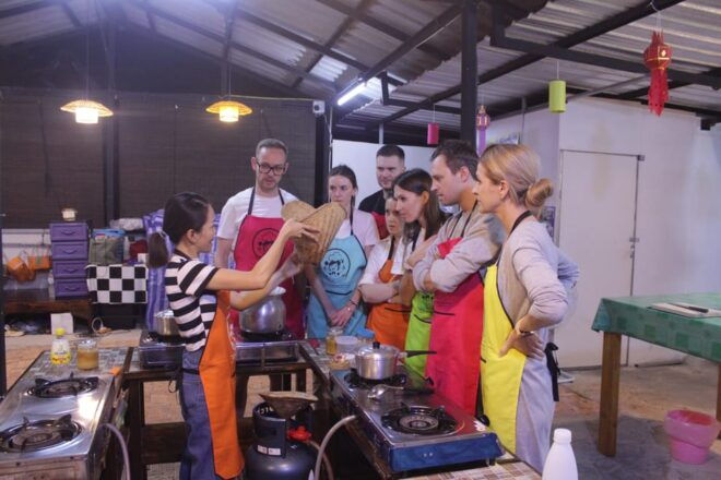 Half Day Thai Cooking Class With Market Tour - Customer Experiences