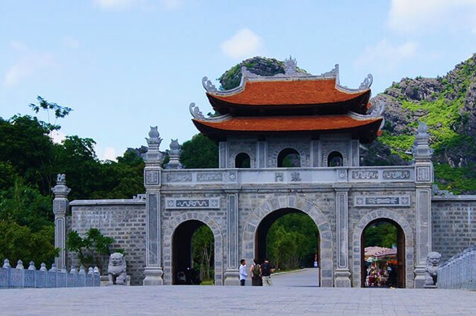 Half Day Tour at Ninh Binh Field - Free Amenities and Services