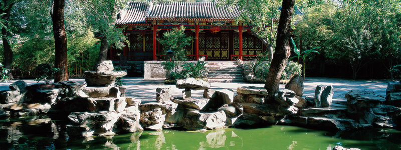 Half-day tour of Prince Gongs Mansion in Beijing (Morning/Afternoon, Includes Admission Ticket, 2.5-hour In-depth Guided Tour) - Reading the halls, windows, and garden