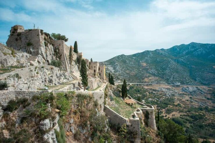 Half-Day Tour to Klis Fortress and VranjačA Cave - Itinerary Highlights