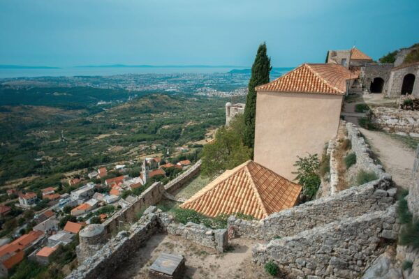 Half-Day Tour to Klis Fortress and VranjačA Cave - Inclusions and Amenities