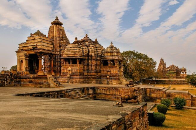 Half-Day Tour to Raneh Waterfalls and Khajuraho Temples - Full Description